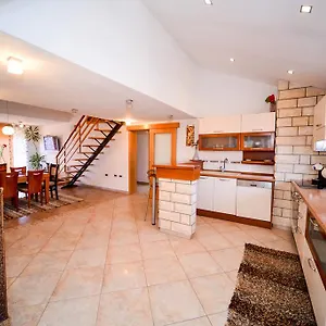 apartman-ksenija.hotelinzadar.com/